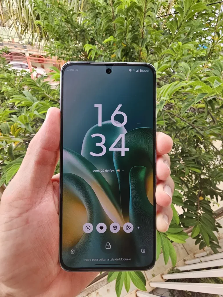 tela Super HD do Motorola Edge 60 Neo pOLED 120Hz